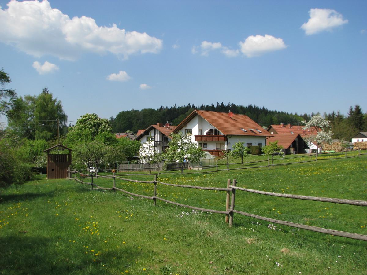 Gasthaus Und Ferienwohnungen Zum Engel Waldbrunn  Eksteriør billede