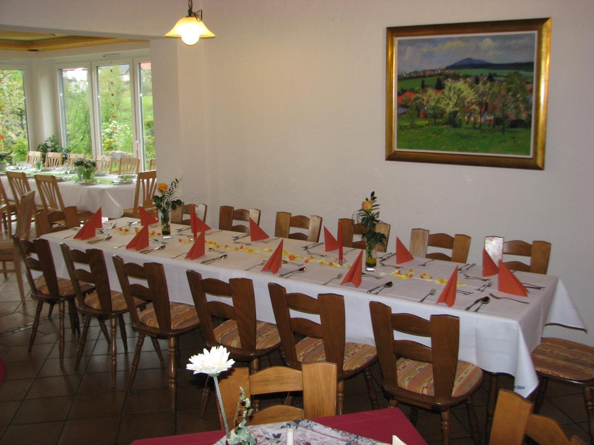 Gasthaus Und Ferienwohnungen Zum Engel Waldbrunn  Eksteriør billede