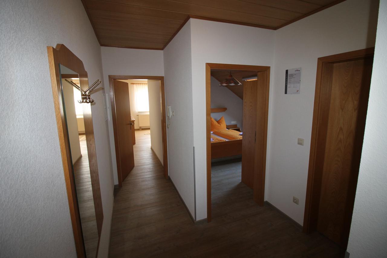 Gasthaus Und Ferienwohnungen Zum Engel Waldbrunn  Eksteriør billede